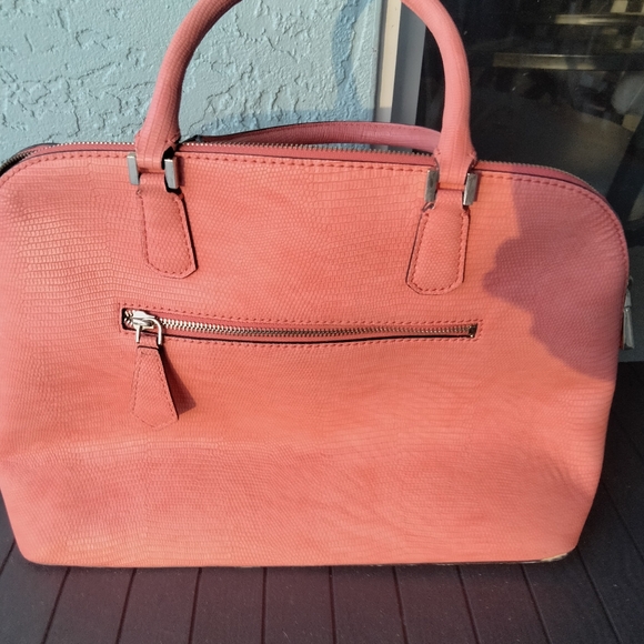 Guess - Picture 15 of 16